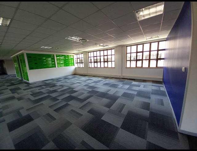 1,090M² OFFICE TO LET IN BRYANSTON